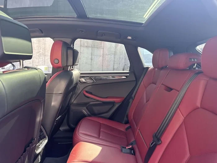 2024 Porsche Macan T - Image 15 of 17