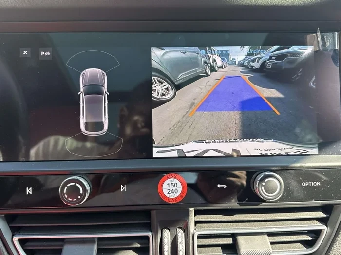2024 Porsche Macan T - Image 12 of 17