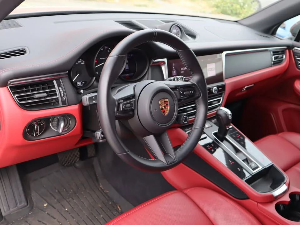 2024 Porsche Macan T - Image 9 of 20