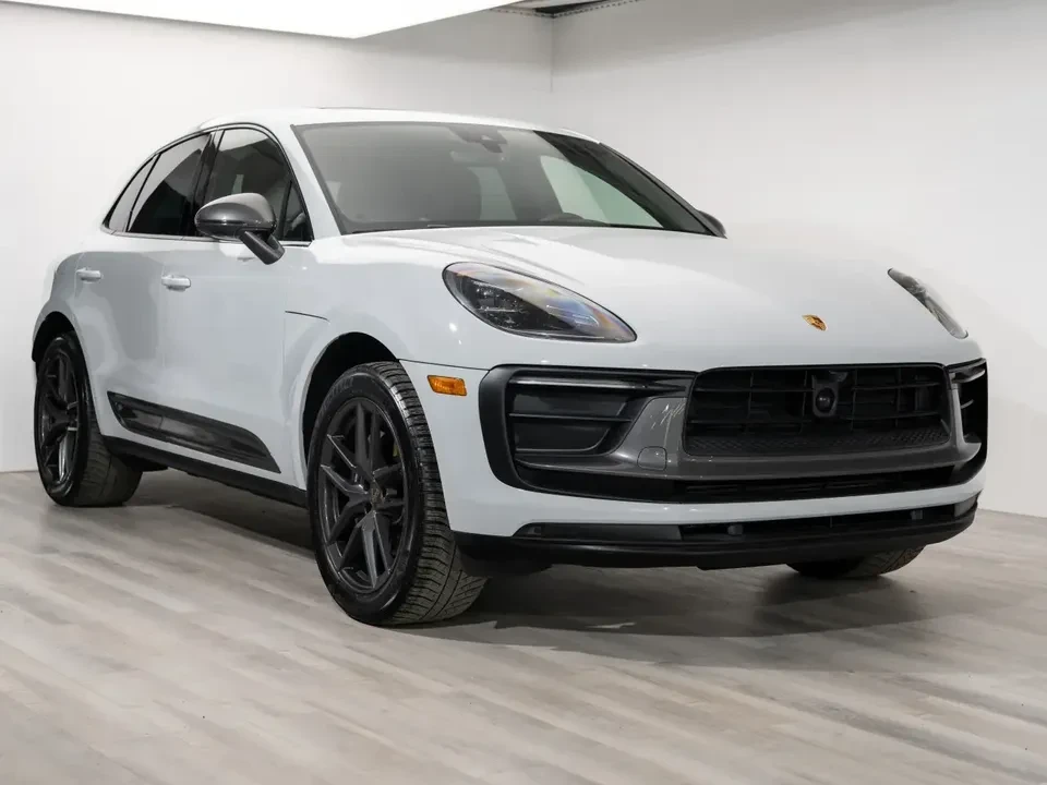 2024 Porsche Macan T - Image 16 of 20