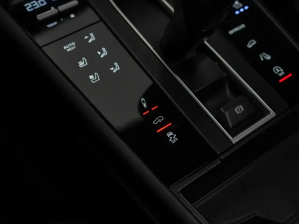 2024 Porsche Macan T - Image 20 of 20