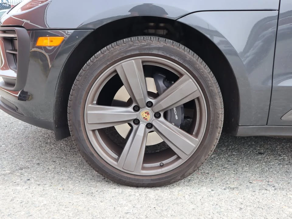 2024 Porsche Macan T - Image 17 of 20