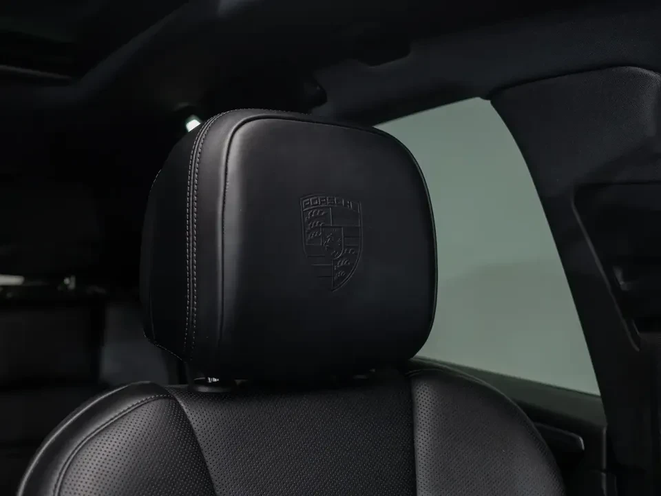 2024 Porsche Macan T - Image 19 of 20