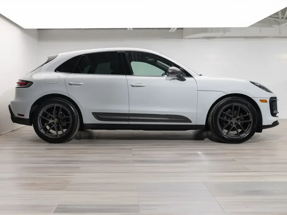 2024 Porsche Macan T - Image 15 of 20