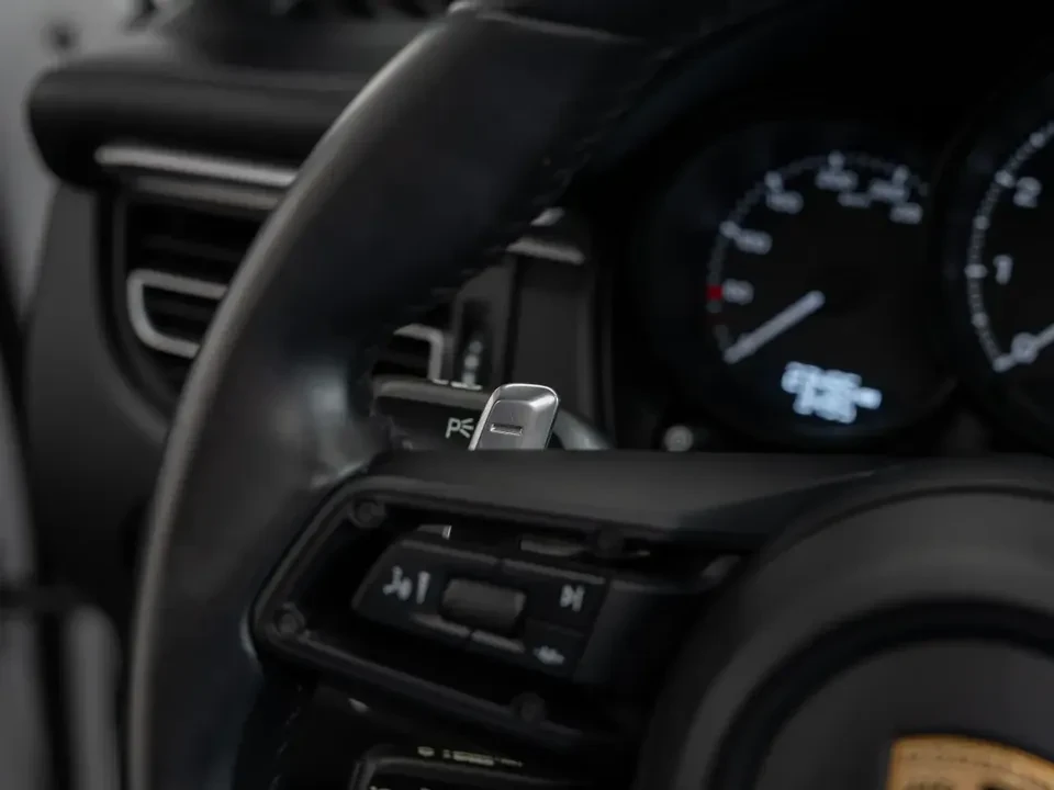 2024 Porsche Macan T - Image 18 of 20