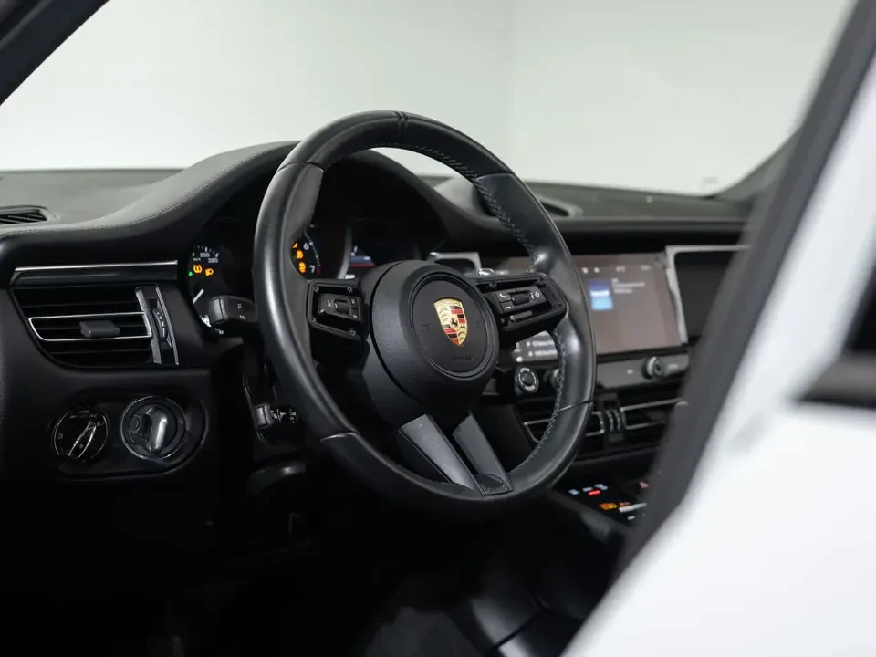 2024 Porsche Macan T - Image 17 of 20