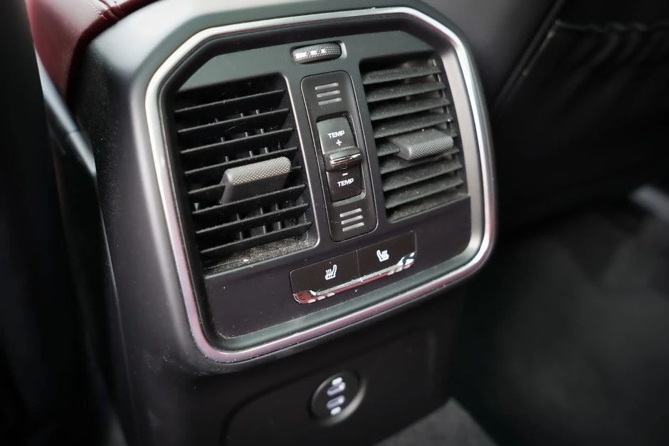 2024 Porsche Macan T - Image 15 of 16