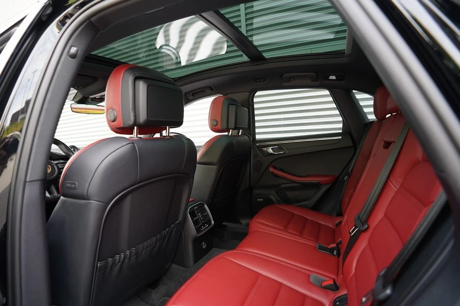 2024 Porsche Macan T - Image 12 of 16