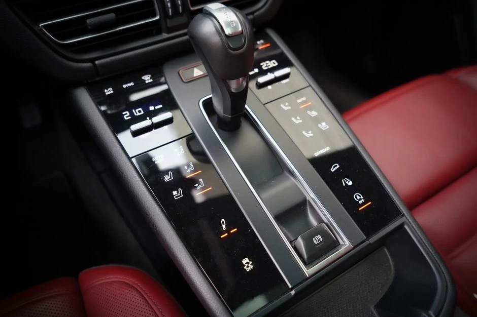 2024 Porsche Macan T - Image 11 of 16