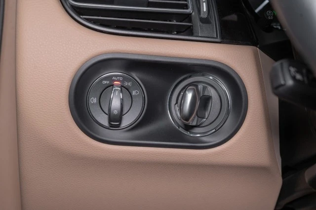 2024 Porsche Macan T - Image 18 of 21