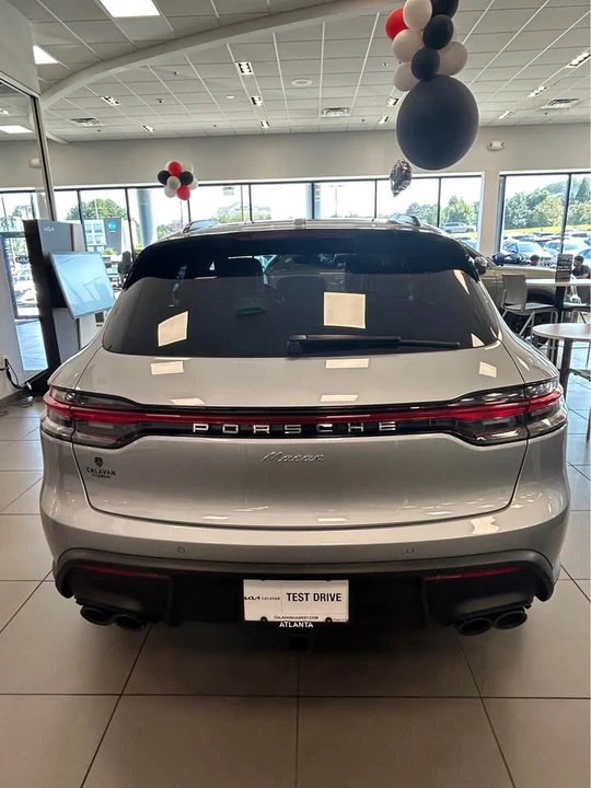 2024 Porsche Macan T - Image 10 of 12