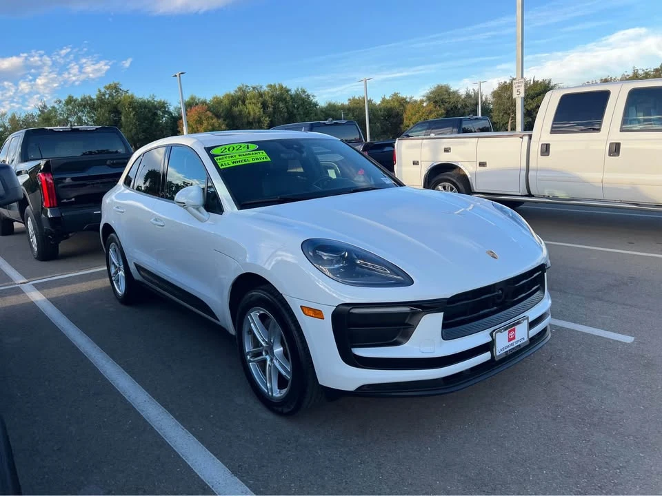 2024 Porsche Macan T - Image 3 of 6
