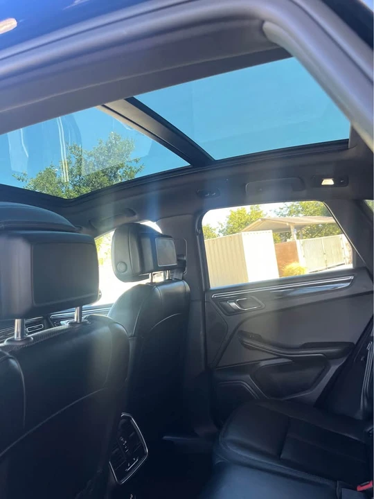 2024 Porsche Macan T - Image 14 of 19