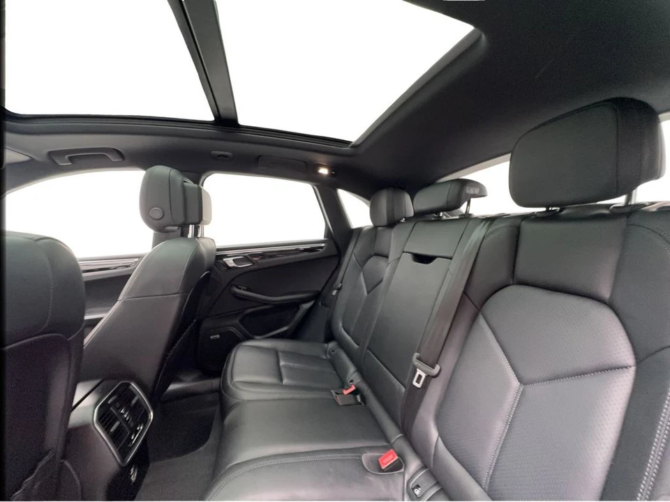 2024 Porsche Macan T - Image 26 of 31