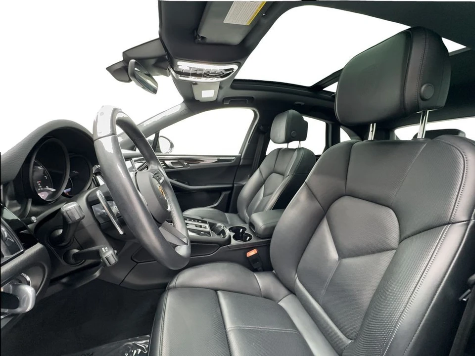 2024 Porsche Macan T - Image 19 of 31