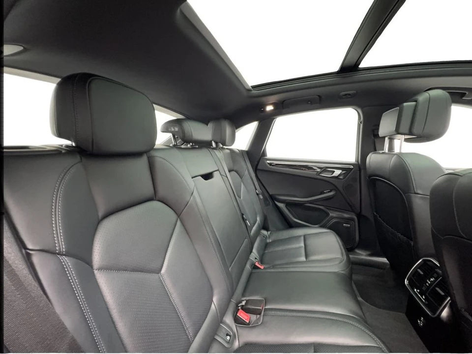 2024 Porsche Macan T - Image 28 of 31