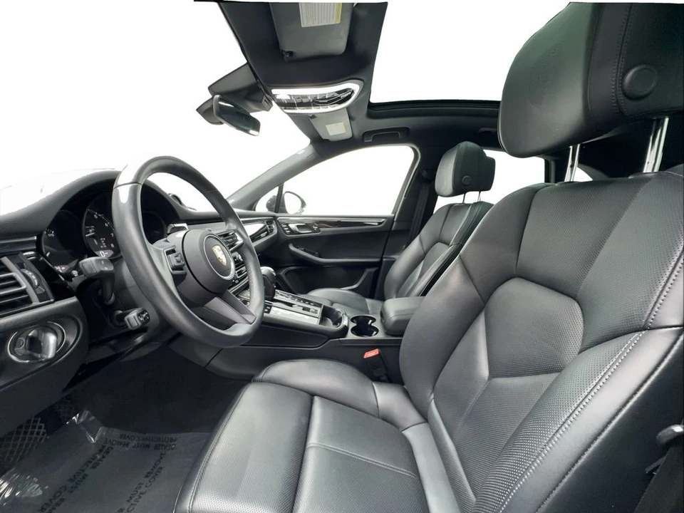 2024 Porsche Macan T - Image 20 of 31