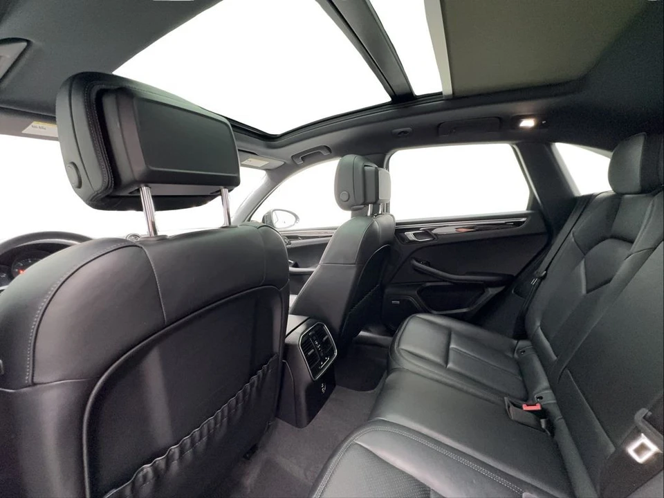 2024 Porsche Macan T - Image 24 of 31