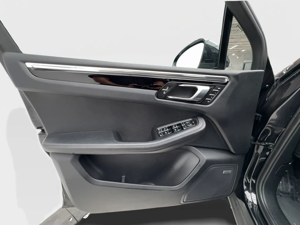 2024 Porsche - Image 23 of 31