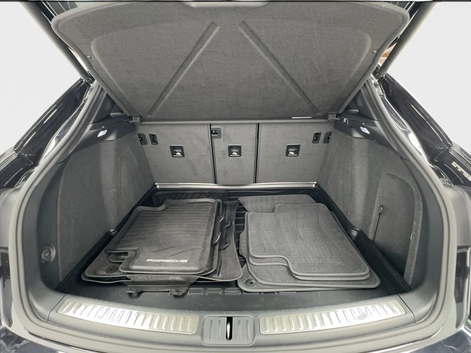 2024 Porsche Macan T - Image 16 of 31