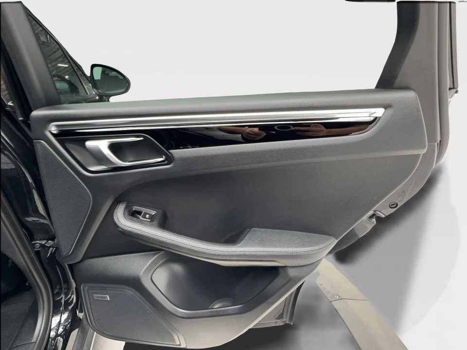 2024 Porsche Macan T - Image 30 of 31