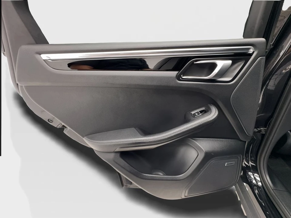2024 Porsche - Image 27 of 31