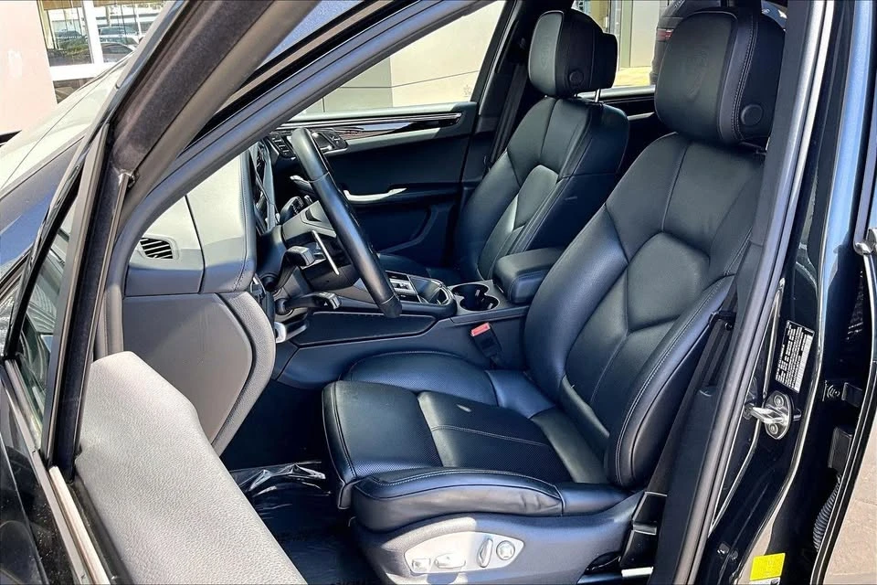 2024 Porsche Macan T - Image 14 of 15
