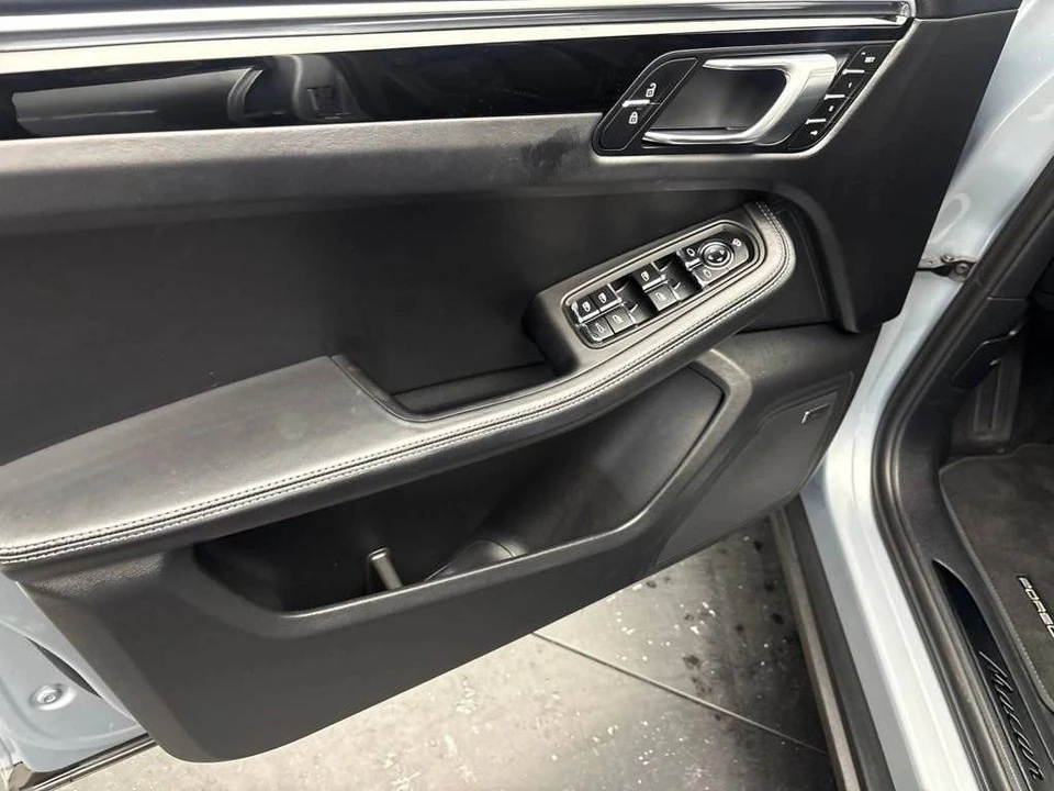 2024 Porsche Macan T - Image 4 of 4