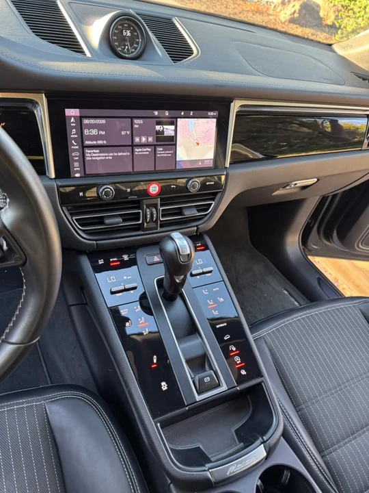 2024 Porsche Macan T - Image 10 of 20