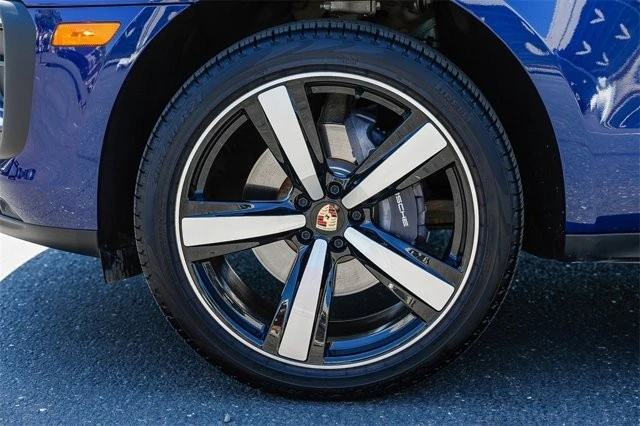 2024 Porsche Macan T - Image 9 of 12