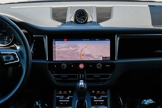 2024 Porsche Macan T - Image 11 of 12
