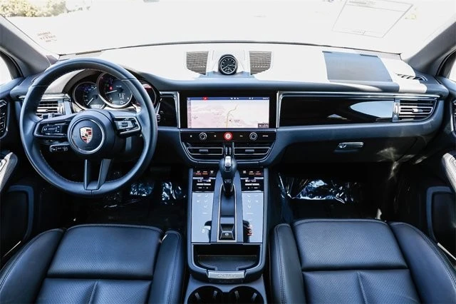 2024 Porsche Macan T - Image 10 of 12