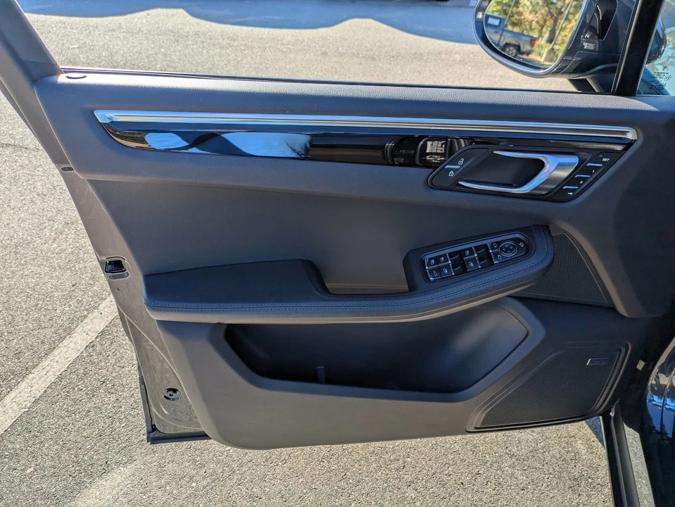 2024 Porsche Macan T - Image 15 of 21