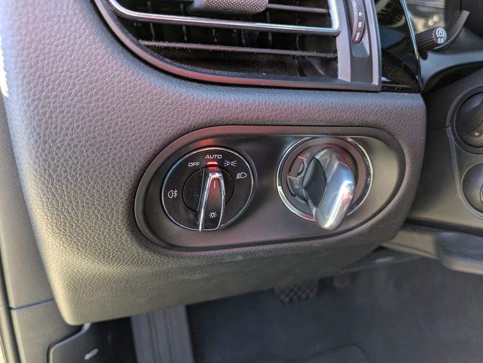 2024 Porsche Macan T - Image 17 of 21