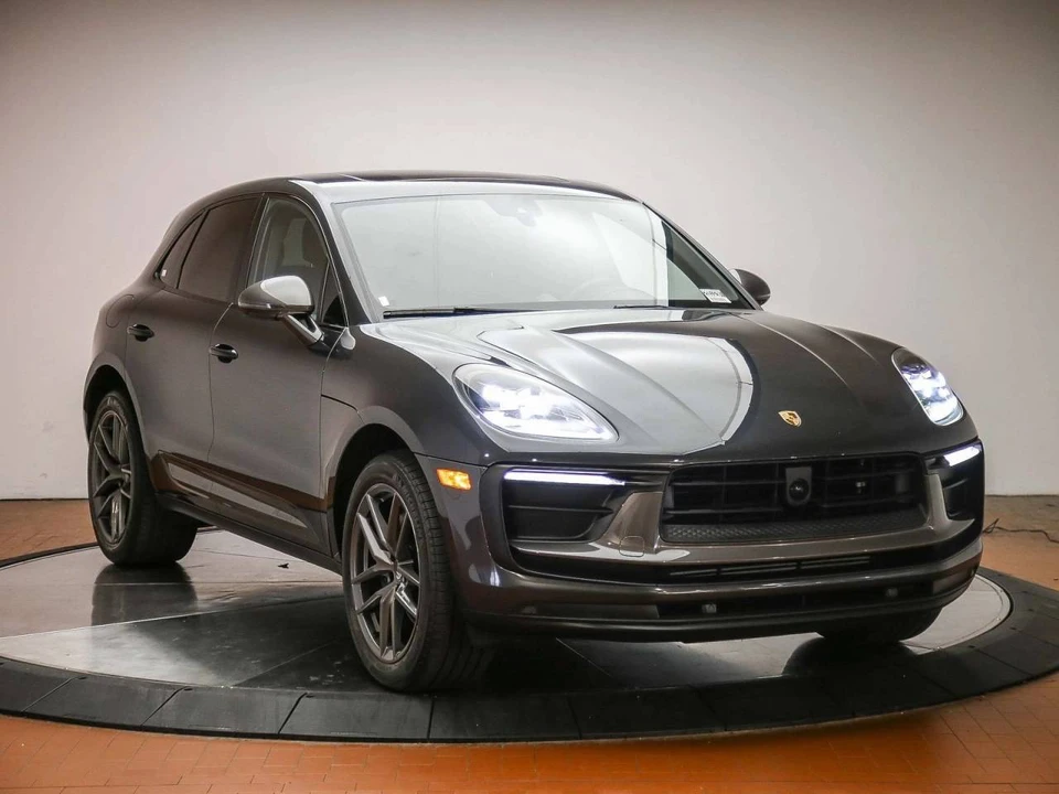 2024 Porsche Macan T - Image 4 of 4