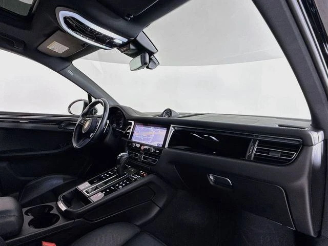 2024 Porsche Macan T - Image 17 of 20