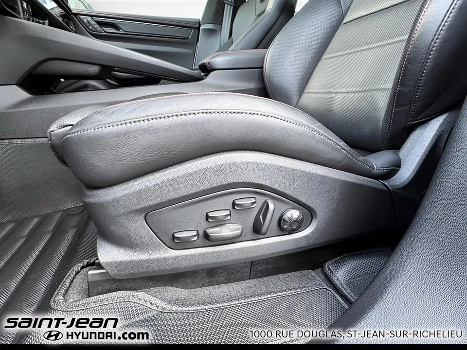 2024 Porsche Macan Electric - Image 16 of 20