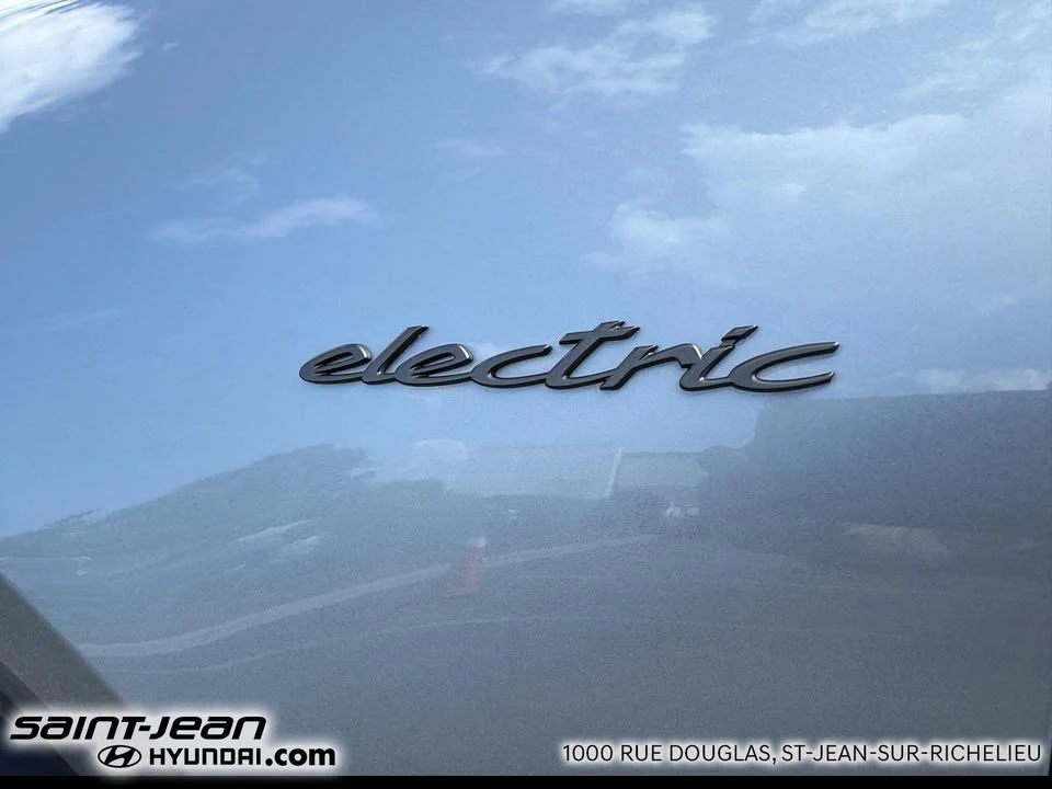 2024 Porsche Macan Electric - Image 11 of 20