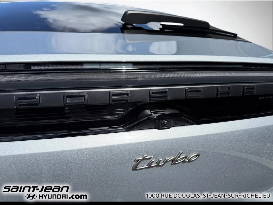 2024 Porsche Macan Electric - Image 10 of 20