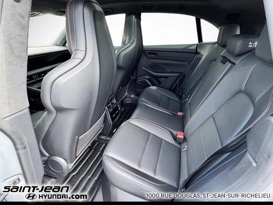 2024 Porsche Macan Electric - Image 12 of 20