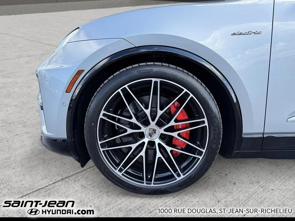 2024 Porsche Macan Electric - Image 5 of 20