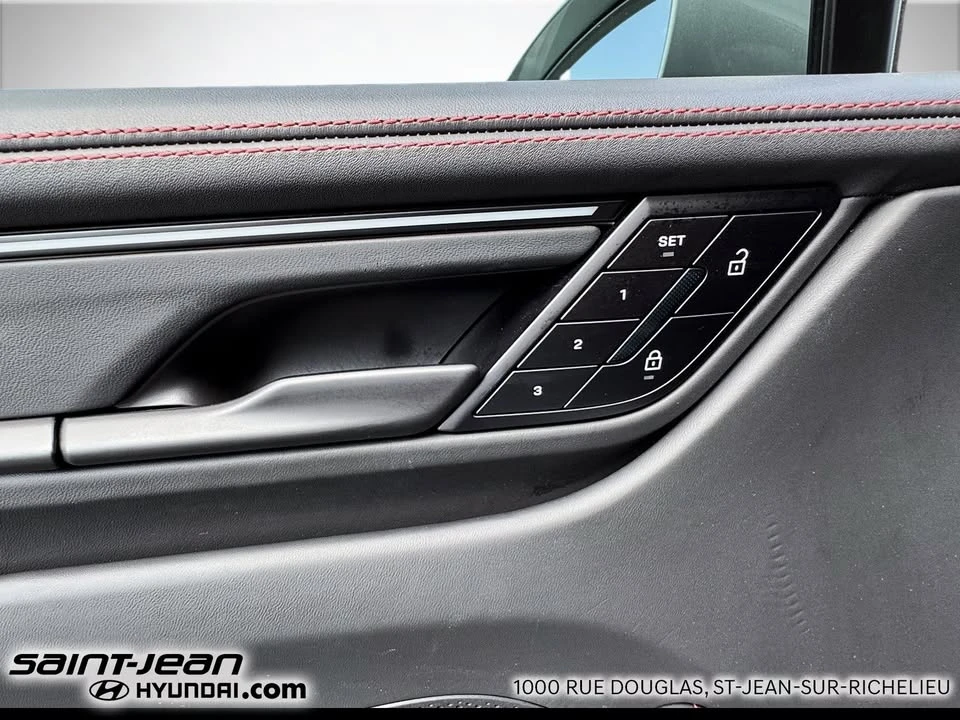 2024 Porsche Macan Electric - Image 15 of 20