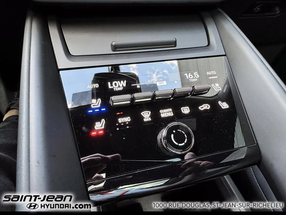 2024 Porsche Macan Electric - Image 20 of 20
