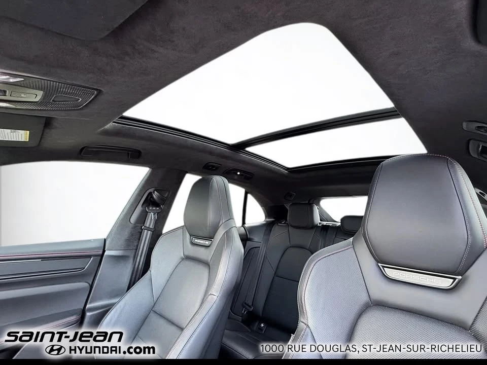 2024 Porsche Macan Electric - Image 18 of 20