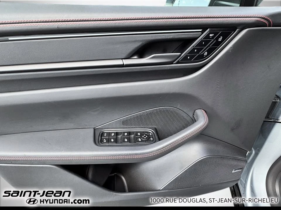 2024 Porsche Macan Electric - Image 14 of 20