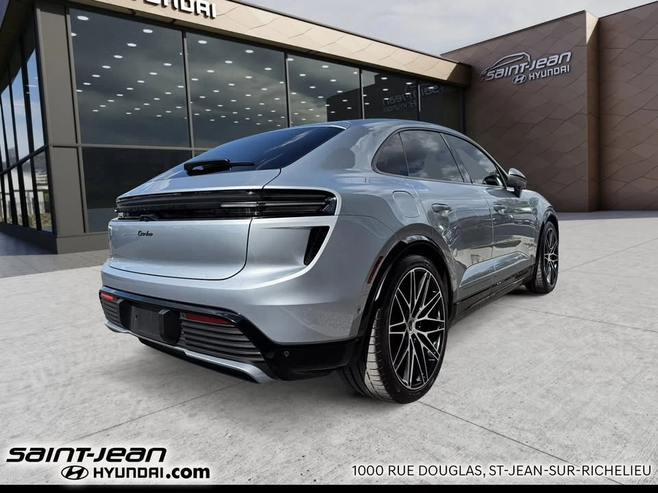 2024 Porsche Macan Electric - Image 9 of 20