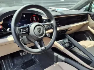 2024 Porsche Macan Electric - Image 4 of 4