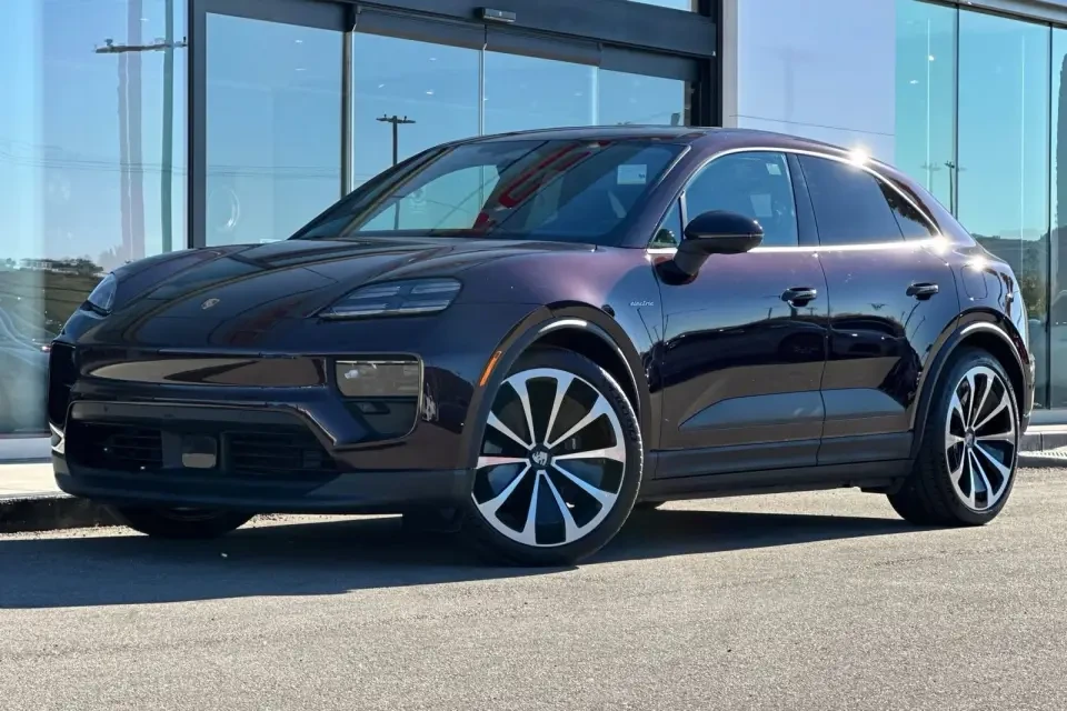 2024 Porsche Macan Electric - Image 8 of 8