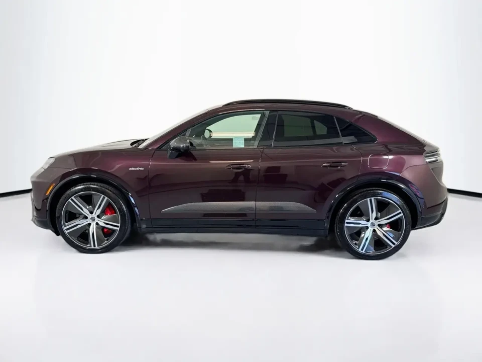 2024 Porsche Macan Electric - Image 3 of 11