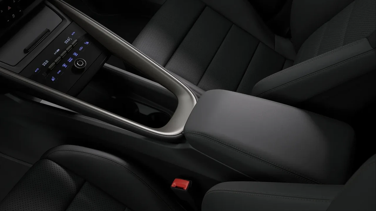 2024 Porsche Macan Electric - Image 9 of 11
